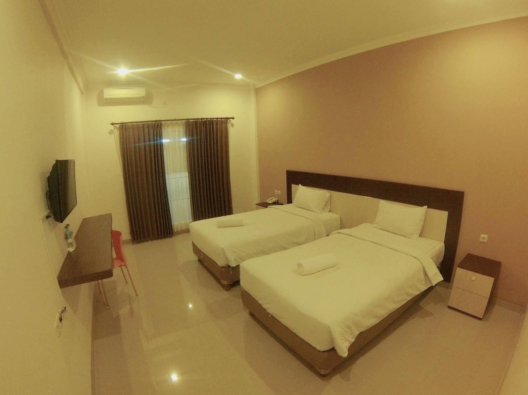Oyo 90473 Gowin Hotel Kuta Lombok Zewnętrze zdjęcie