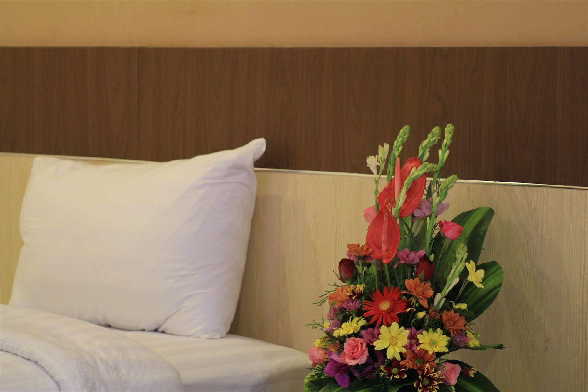 Oyo 90473 Gowin Hotel Kuta Lombok Zewnętrze zdjęcie