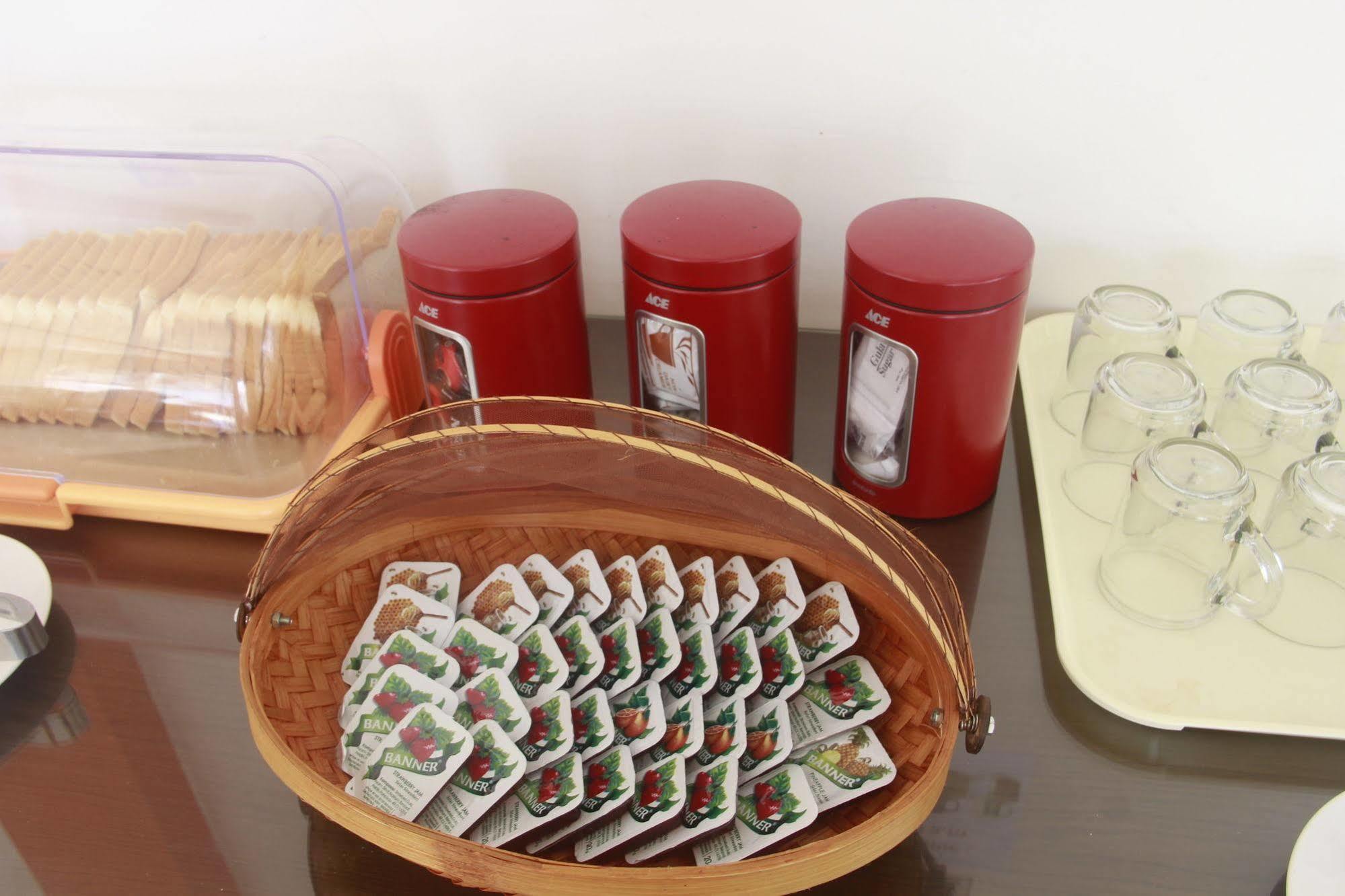 Oyo 90473 Gowin Hotel Kuta Lombok Zewnętrze zdjęcie